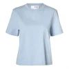  Lyseblå kortærmet SlwEssential Boxy Tee t-shirt til kvinder fra Selected Femme.