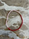 Annavii Ana Bracelet 1014 Coral tofarvet perlearmbånd med koralrøde og lyserøde glasperler på elastiksnor