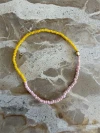 Annavii Ana Bracelet 1017 Yellow tofarvet perlearmbånd med gule og lyserøde glasperler på elastiksnor