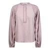 Støvet rosa langærmet SenneCC Lace Blouse bluse med stolpelukning, knapper og fine blondedetaljer over skuldrene til kvinder fra