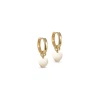 Enamel Copenhagen Amore Hoops Guld Daisy forgyldte creoler med cremehvide emaljehjerter