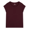 Dyb vinrød og tætsiddende Fine Jersey Teasy Tee t-shirt med korte vifteærmer til kvinder fra Mads Nørgaard.